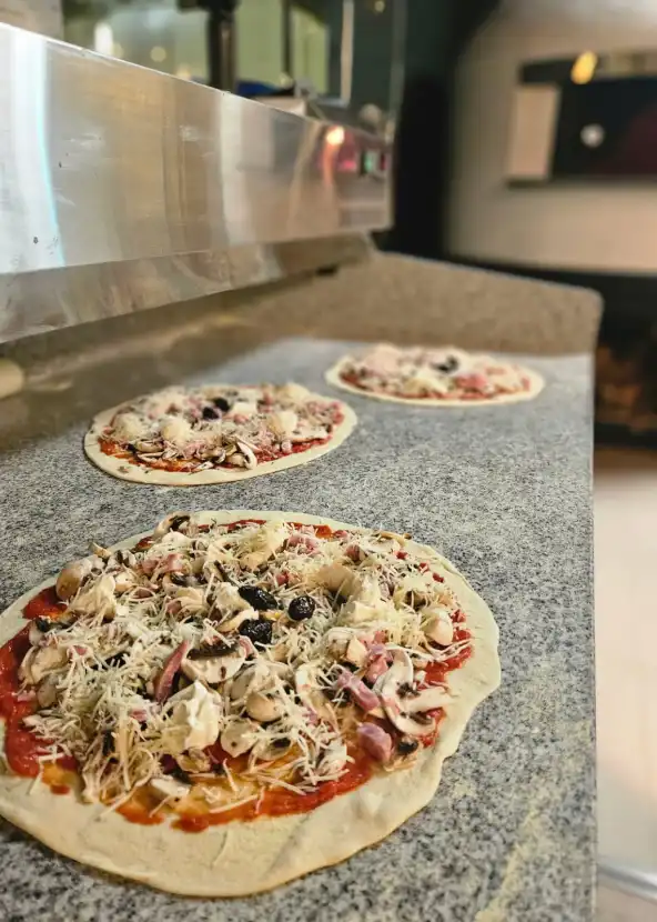 Pizzs A Gogo Vente A Emporter De Pizza La Chapelle Heulin Vente A Emporter De Pizzas